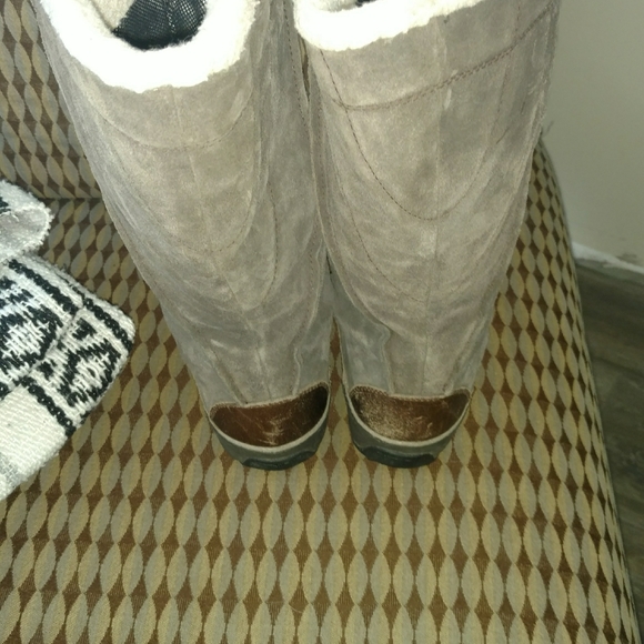 Columbia Moccasin Boots - Picture 2 of 6